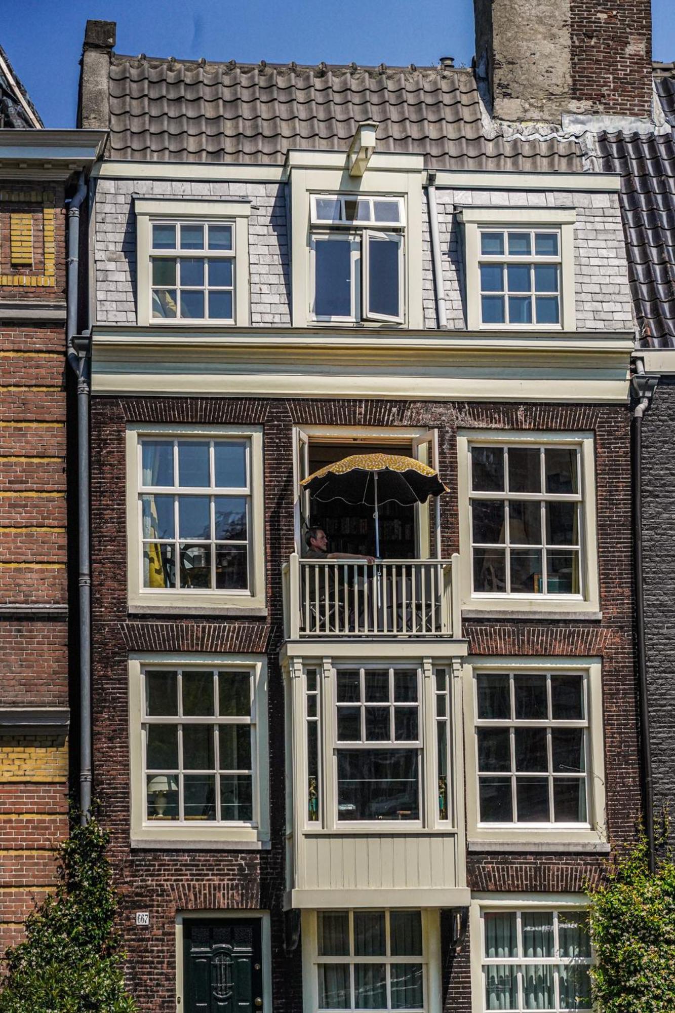 The Balcony At Prinsen Canal 2*